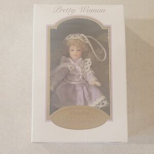 DG Creations Pretty Woman Porcelain Collectible Doll Ornament 2004